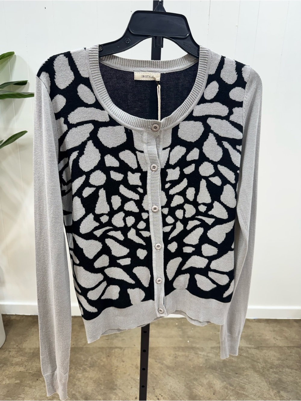 🖤 Neutral Abstract Print Cardigan - Picture 7 of 8